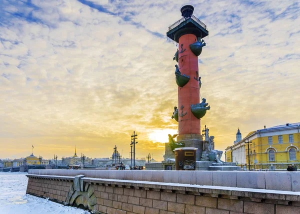 Взимку захід сонця в Санкт-Petersburg.Russia — стокове фото
