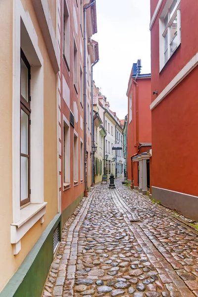 Calles estrechas de la antigua Riga, Letonia —  Fotos de Stock