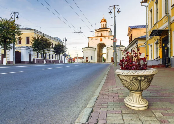 Золоті ворота в Володимир. Перстень золотий з Росії — стокове фото