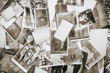 Aile albümünden eski eski fotoğrafların arkaplanı