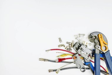 araçları ve malzemeleri, Internet ve televisi yüklemek için