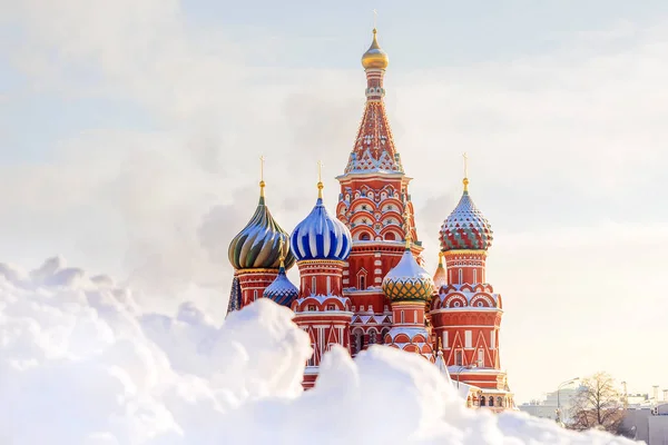 Vista invernale St. Cattedrale di Basilio a Mosca — Foto Stock