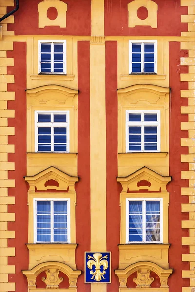 Historical facade of a house in Prague — Stock Photo, Image