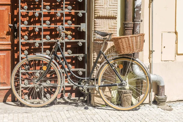 Old lady's bicycle — Stock Photo, Image