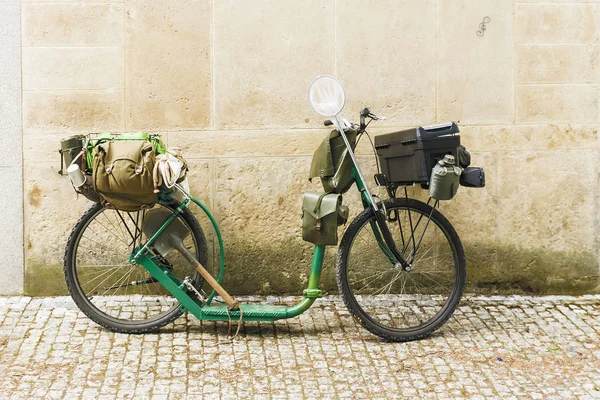 PRAGUE, CZECH REPUBLIC - MAY 21, 2016: Self-made scooter with re — Stock Photo, Image