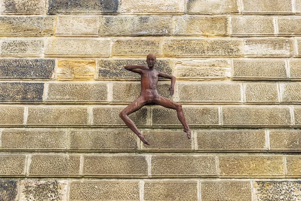 PRAGUE, REPÚBLICA CHECA - 21 DE MAIO DE 2016: Escultura no dique — Fotografia de Stock