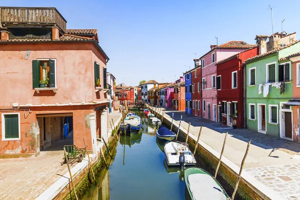 Casas de la isla de Burano, Venecia — Foto de Stock