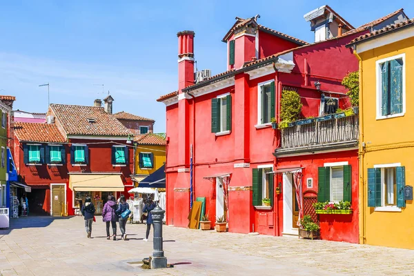 Casas de colores en la isla de Burano, Venecia —  Fotos de Stock