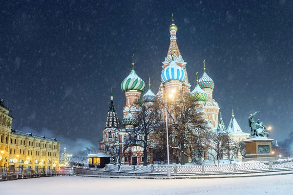 Winter view St. Basil's Cathedral in Moscow — Stock Photo, Image