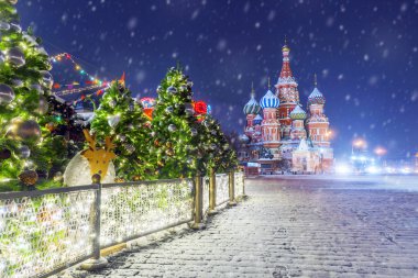Moskova 'da Noel. Kızıl Meydan 'ın Yeni Yıl Dekorasyonu 