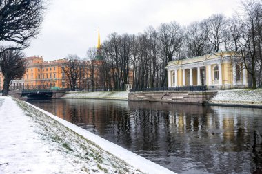 Moika Nehri. St. Petersburg 'daki Mikhailovsky Kalesi manzarası