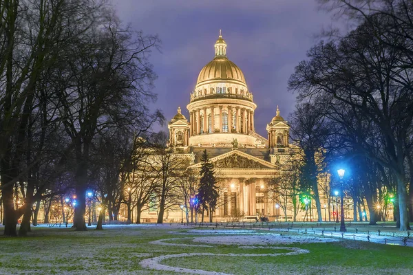ロシアのサンクトペテルブルクにある聖イサク大聖堂 — ストック写真