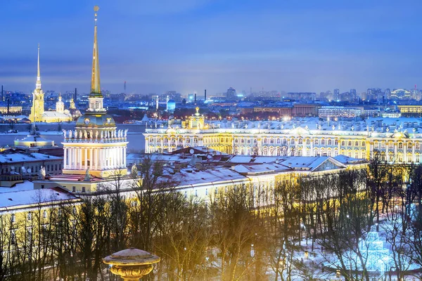 Panorama de la noche de invierno San Petersburgo, Rusia — Foto de Stock