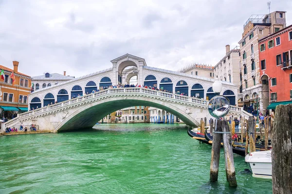 Puente de Rialto en Venecia, Italia —  Fotos de Stock