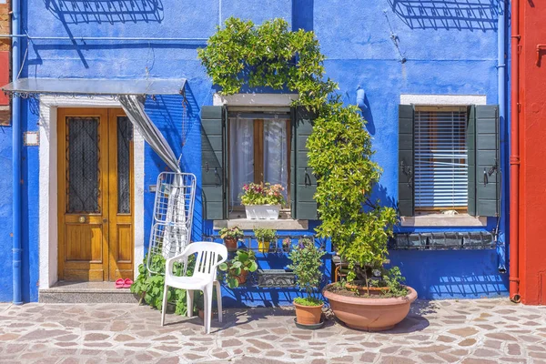 Färgglada hus på ön Burano i Venedig, Italien — Stockfoto