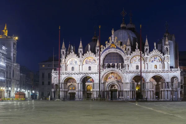 Venedik 'teki San Marco Katedrali. Gece görünümü Stok Fotoğraf