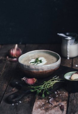 Karnabahar kremalı çorba, seçici odaklanma