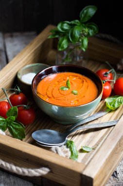 Domates çorbası, seçici odaklanma.