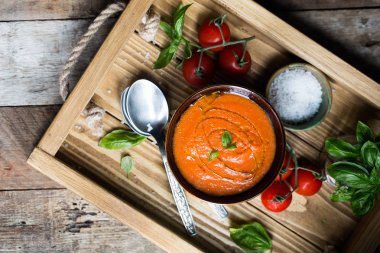 Domates çorbası, seçici odaklanma.