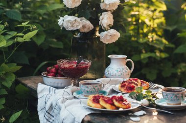 süzme peynirli gözlemeler, seçici odaklanma