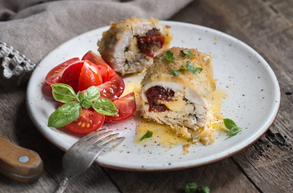 Gebakken Kip Met Zongedroogde Tomaten Kaas Selectieve Focus — Stockfoto