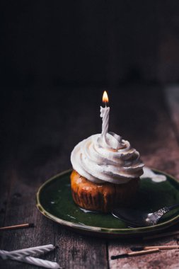 Turuncu keklere yakın çekim, seçici odaklanma 