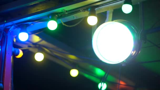 Clubverlichting Metalen Led Schijnwerper Spot Hangend Aan Het Plafond Een — Stockvideo