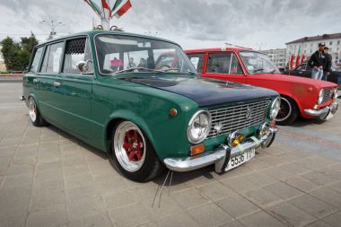 Kompakt araç Vaz 2102