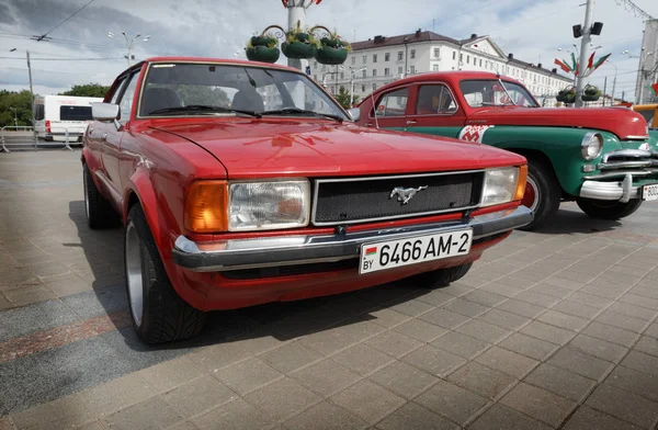 Vermelho ford Mustang — Fotografia de Stock