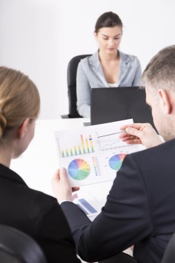 Onların görevler üzerinde duruldu