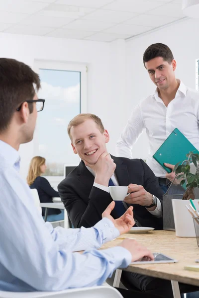 Werk met professionals hoeft niet saai te zijn — Stockfoto