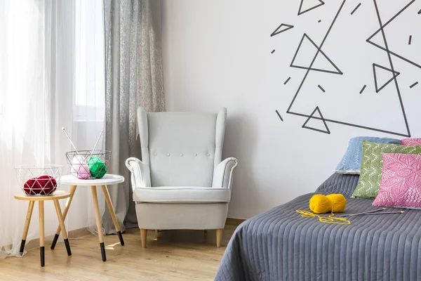 Deze slaapkamer behoort tot creatieve persoon — Stockfoto