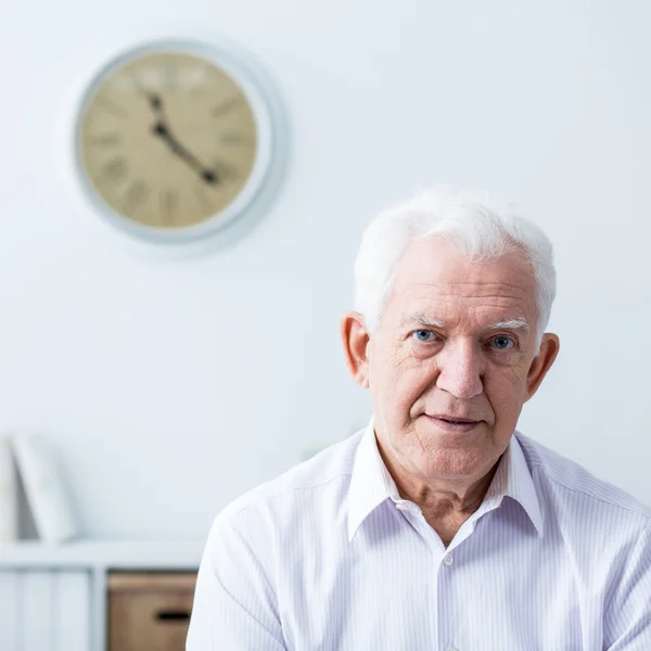 Senior man med funktionshinder — Stockfoto