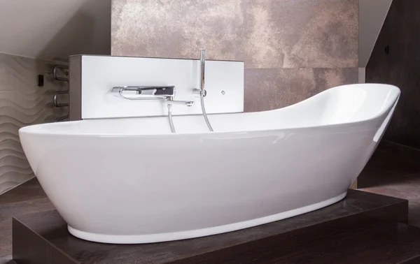 Hoogglans witte badkuip — Stockfoto