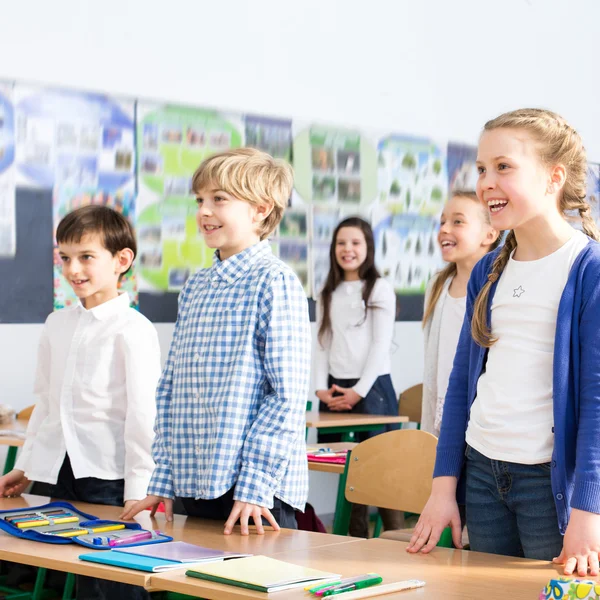 "Guten Morgen" zum Lehrer sagen — Stockfoto