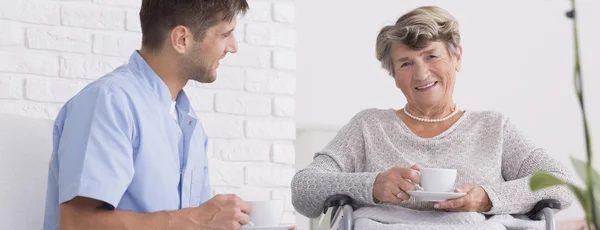 Relazione amichevole tra senior e il suo caregiver — Foto Stock