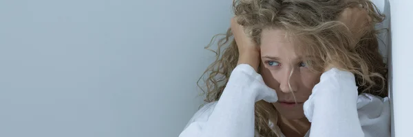 Woman feeling the fear — Stock Photo, Image