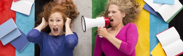 Female student screaming — Stock Photo, Image