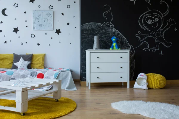 Changer la chambre d'enfant dans un espace extérieur — Photo