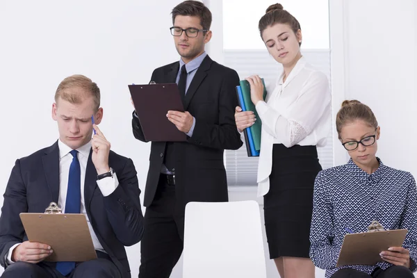 Wir müssen Ihre Qualifikationen überprüfen — Stockfoto