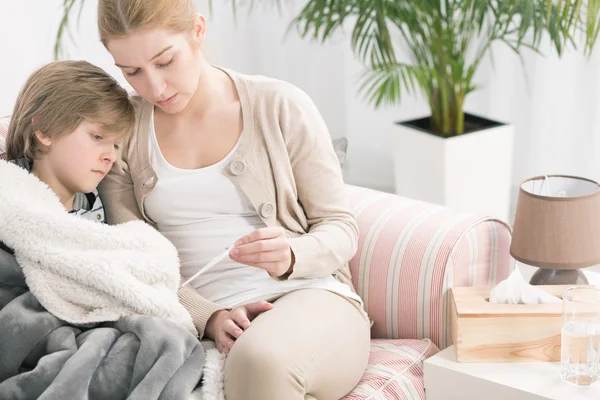 Taking care of her son — Stock Photo, Image