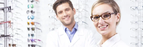 Professionelles Optikergeschäft — Stockfoto