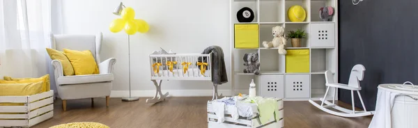 Kaunis huone vastasyntyneelle lapselle — kuvapankkivalokuva