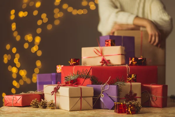 Woman packed all christmas presents — Stock Photo, Image