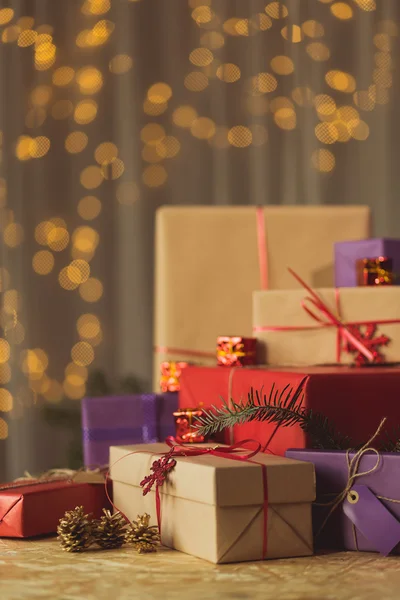 Belamente embalado presentes de Natal — Fotografia de Stock