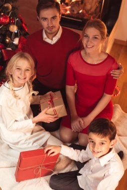 Mutlu aile xmas ile sunar