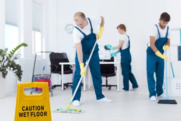 Limpadores durante o trabalho — Fotografia de Stock