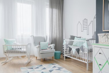 Çok ışık içinde bebek odası