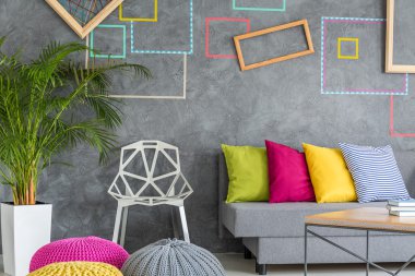 Renkli süslemeleri ile yeni daire