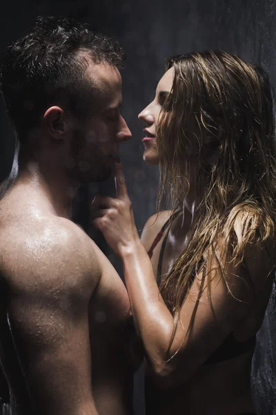 Passionate moments in the shower — Stockfoto